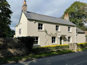 4 Bed in Winfrith Newburgh 86025